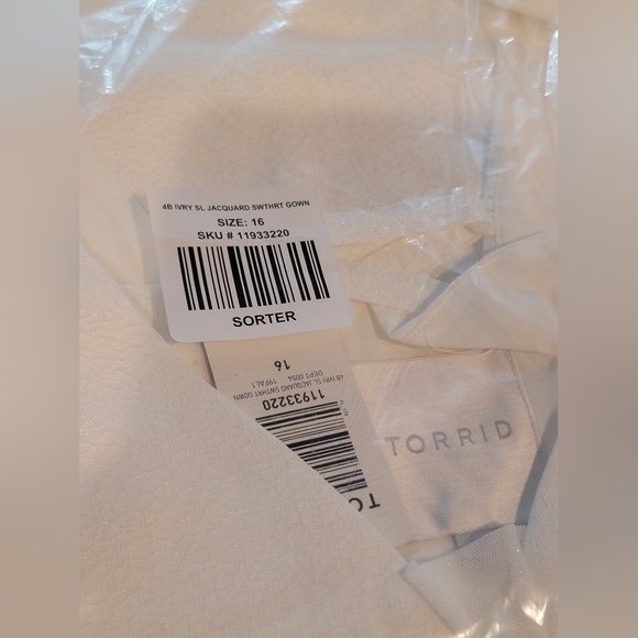 TORRID Special Occasion Ivory Jacquard Sweetheart Gown Size 16 - Picture 10 of 13